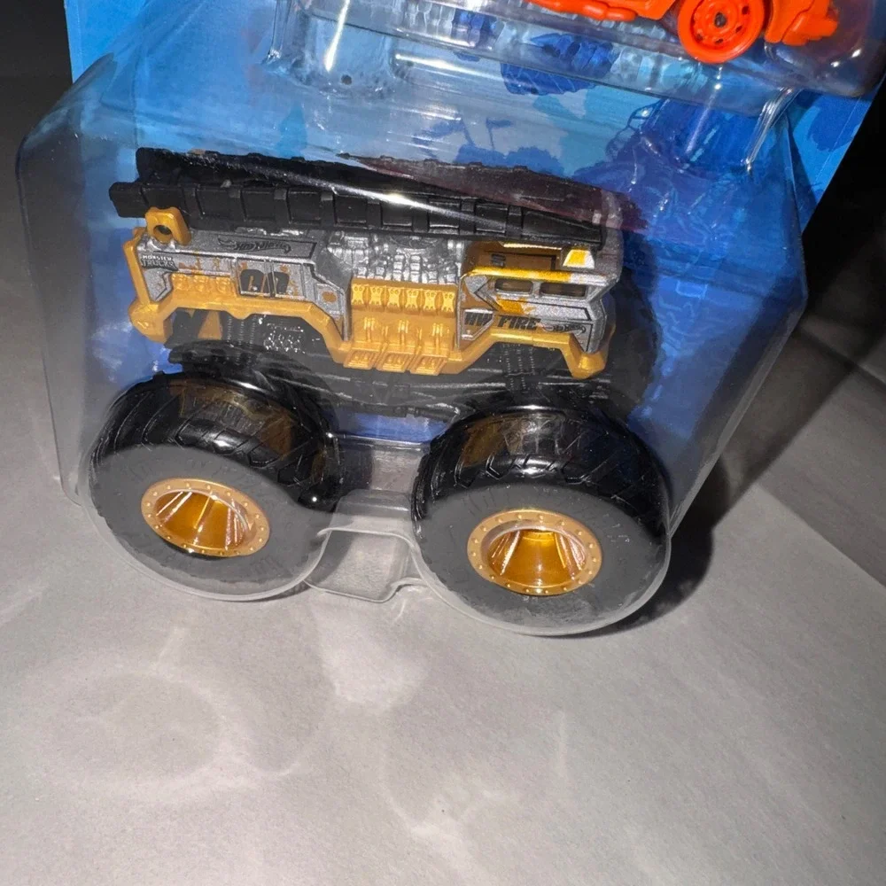 Hot Wheels Monster Trucks 5 Alarm Gold Silver‎ Die-Cast with Crushable Car GRH81